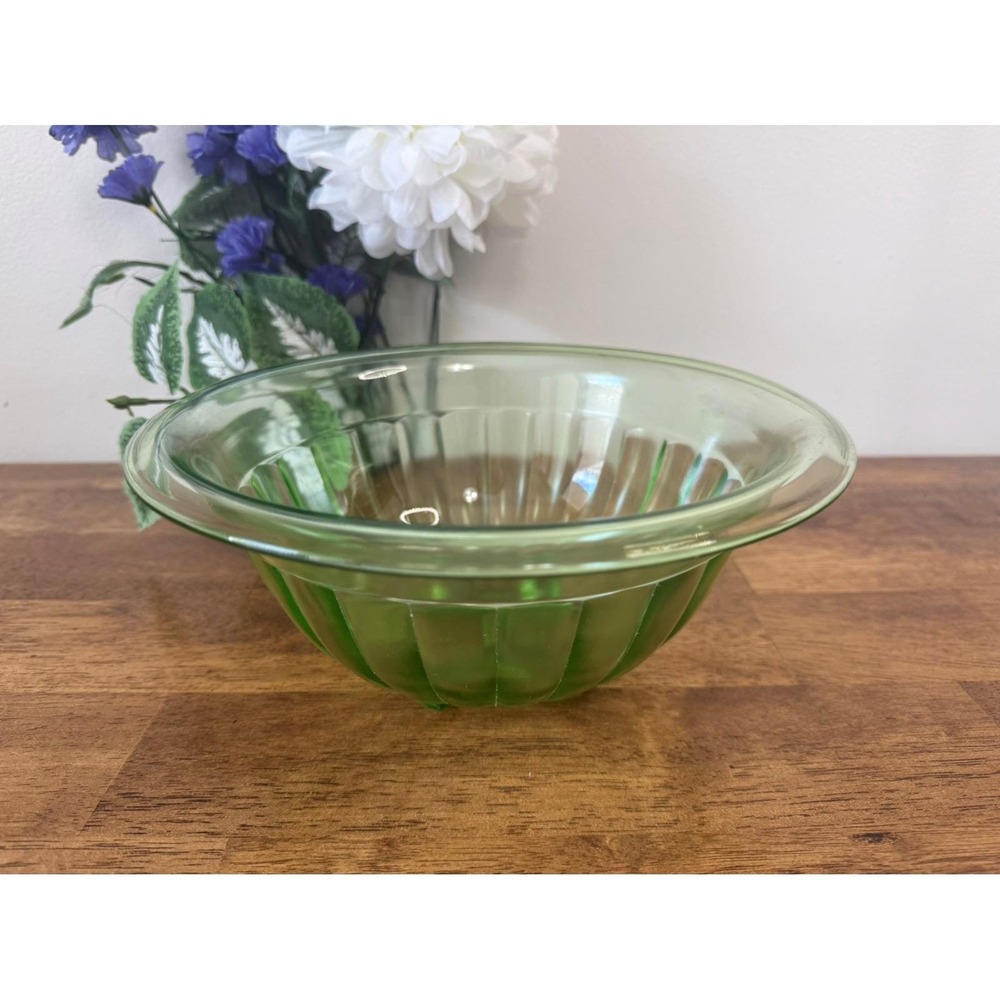 Vintage Uranium Glass Ribbed Mixing Bowl Depression‎ Era Green Glowing Vaseline